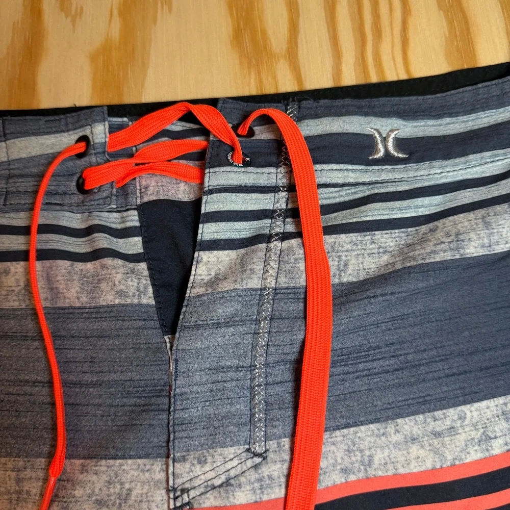 Y2K Hurley Phantom Mens Board Shorts Size‎ 32 Navy Blue Striped Swim Trunks